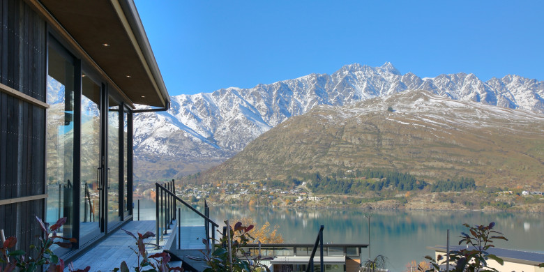 Luxury Lake Lookout